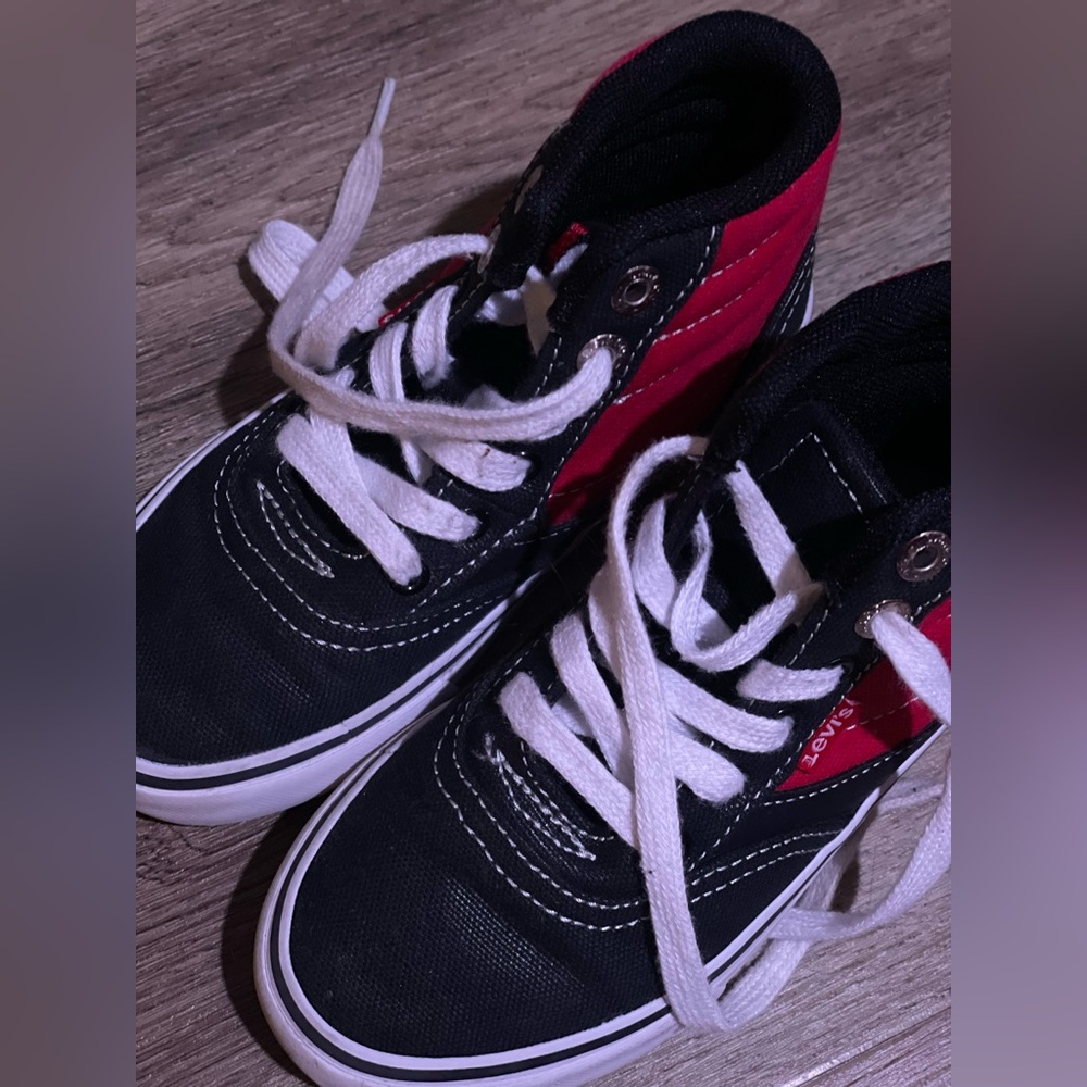 Black and redo high top Levi’s toddler